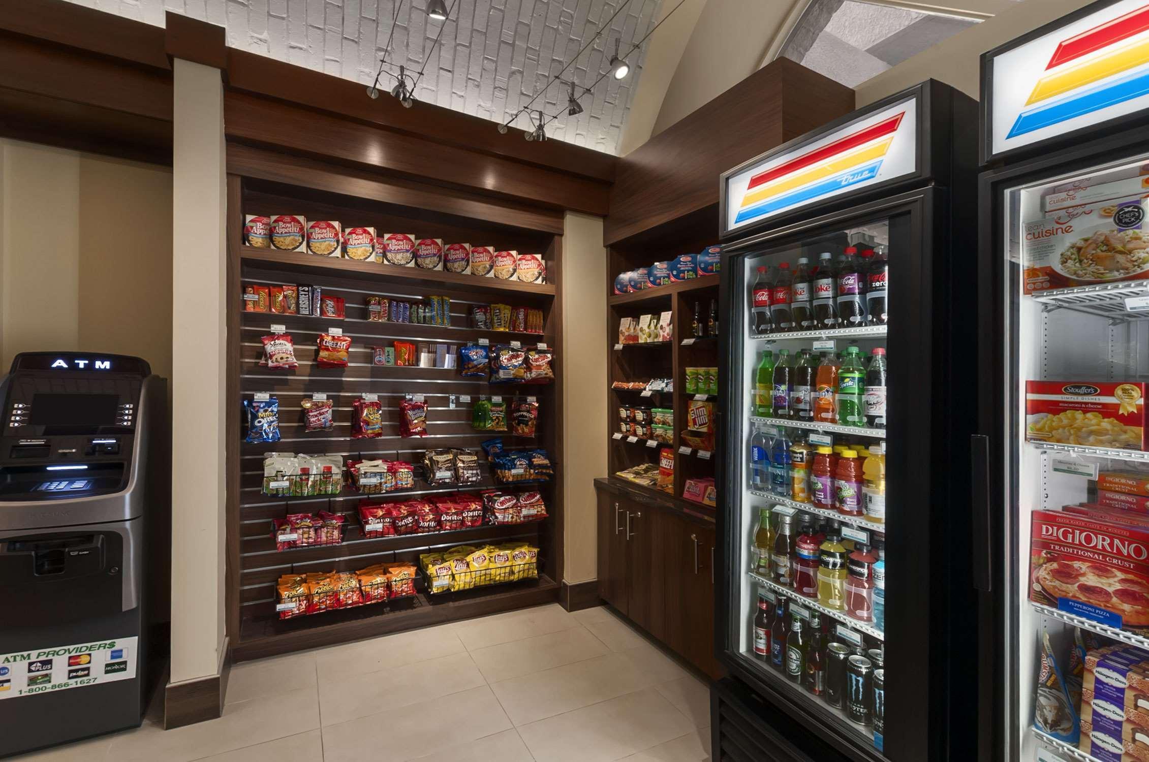 Embassy Suites By Hilton Dallas Market Center Удобства фото