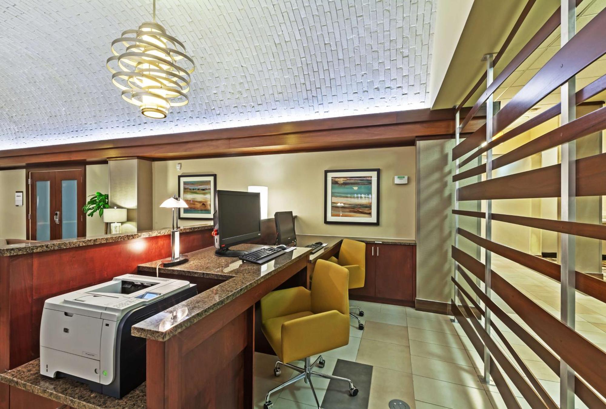 Embassy Suites By Hilton Dallas Market Center Экстерьер фото