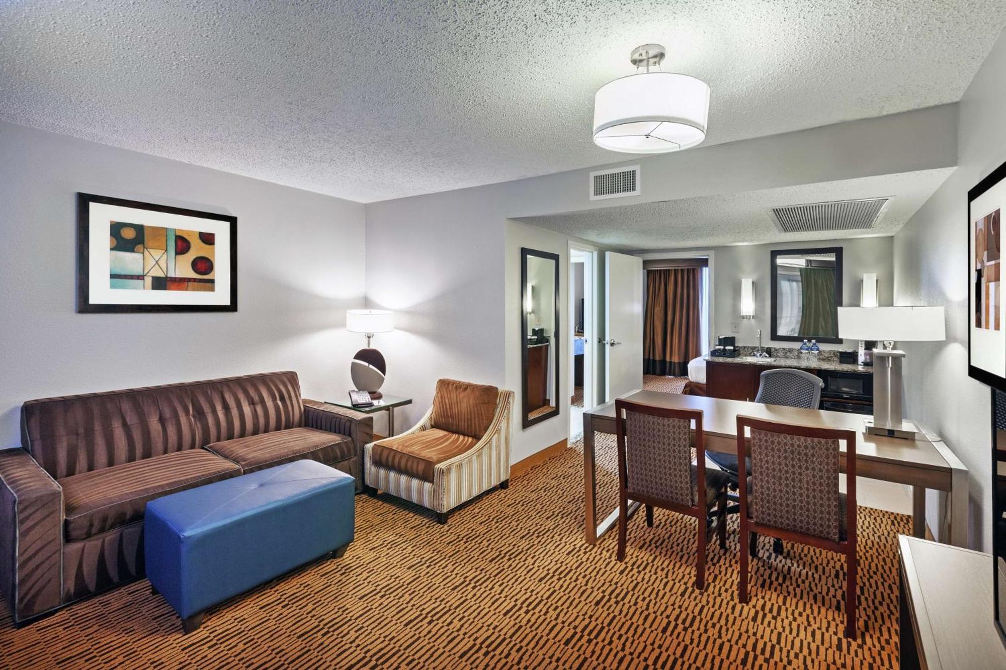 Embassy Suites By Hilton Dallas Market Center Экстерьер фото